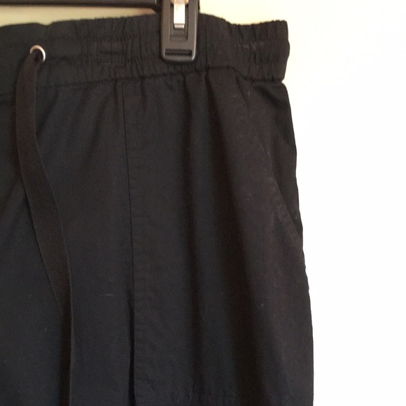 Sophisticated and elegant black cotton capris by Jones New York! - Picture 5 of 16